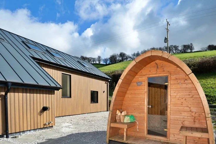 House B4403 in Llangywer