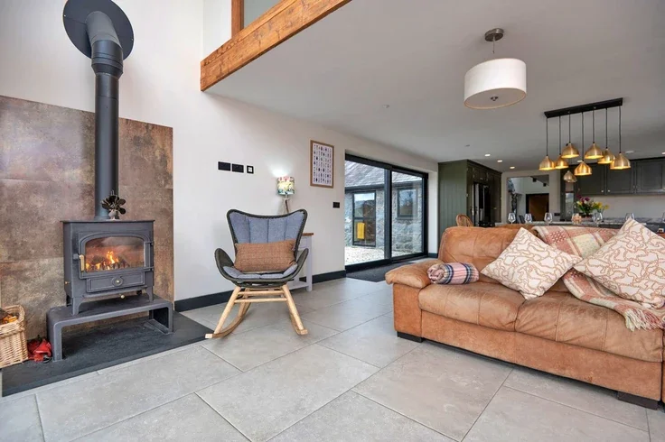 House B4403 in Llangywer