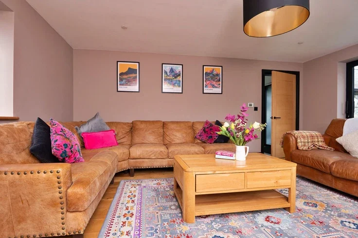 House B4403 in Llangywer