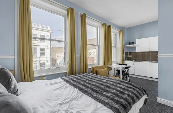 Flat Castletown Road in Greater London