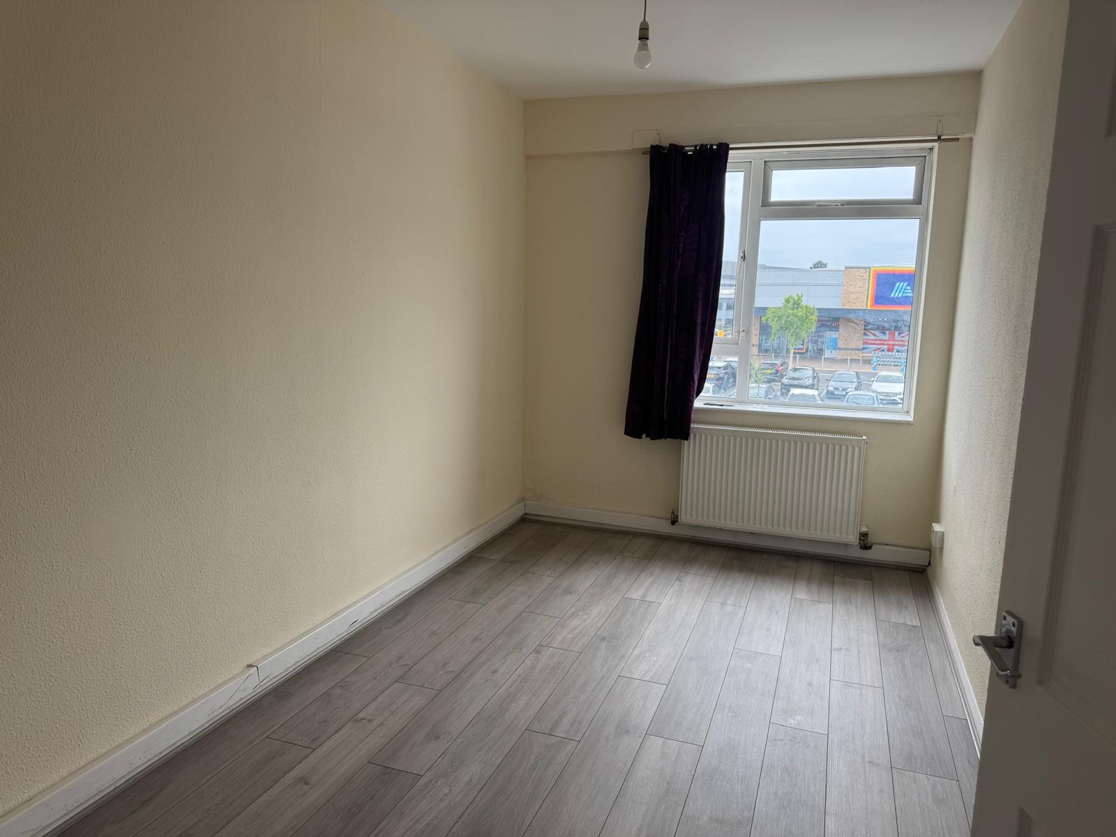 Flat Farnham Road in Slough