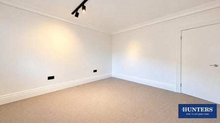 Flat Oakfield Drive in Reigate and Banstead