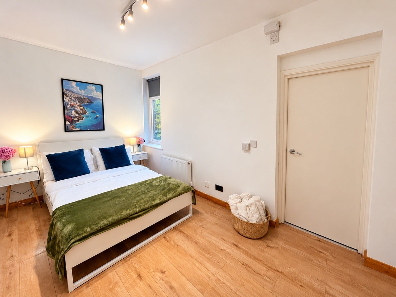 Flat Linden Gardens in Greater London