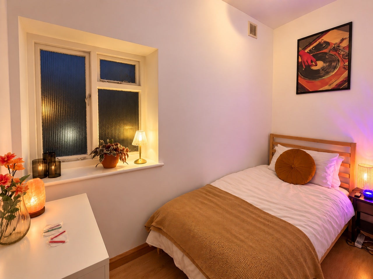 Flat Linden Gardens in Greater London