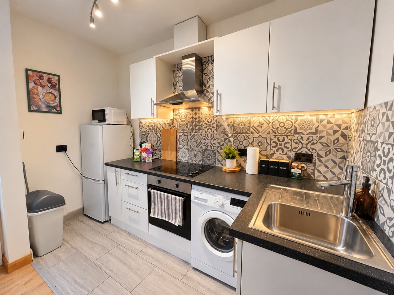 Flat Linden Gardens in Greater London
