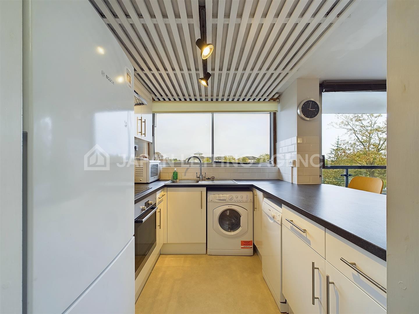 Flat Petersham Road in Greater London