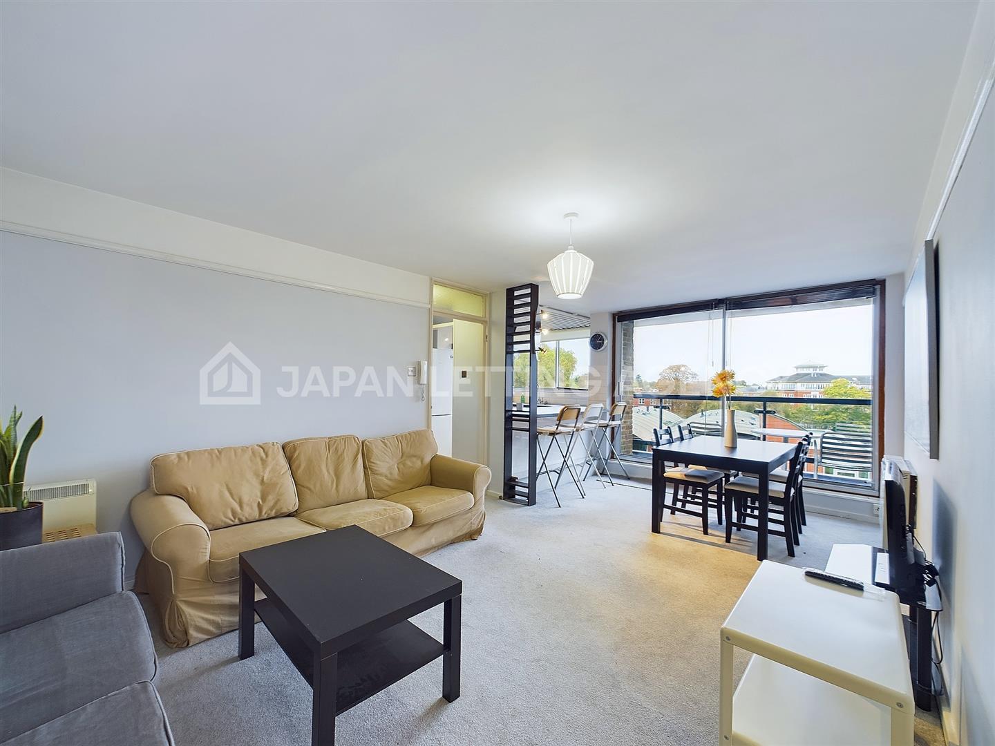 Flat Petersham Road in Greater London
