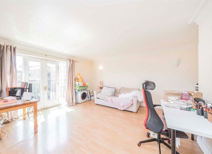 Flat Falmouth Road in Greater London