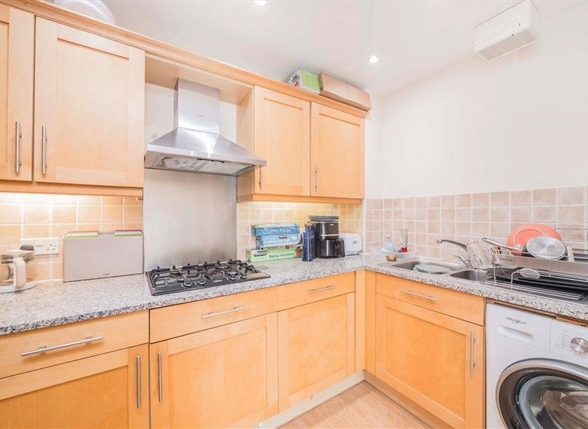 Flat Falmouth Road in Greater London
