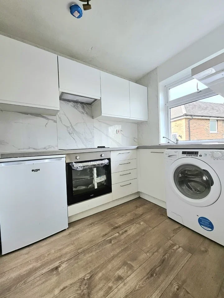Flat Elderberry Close in Luton