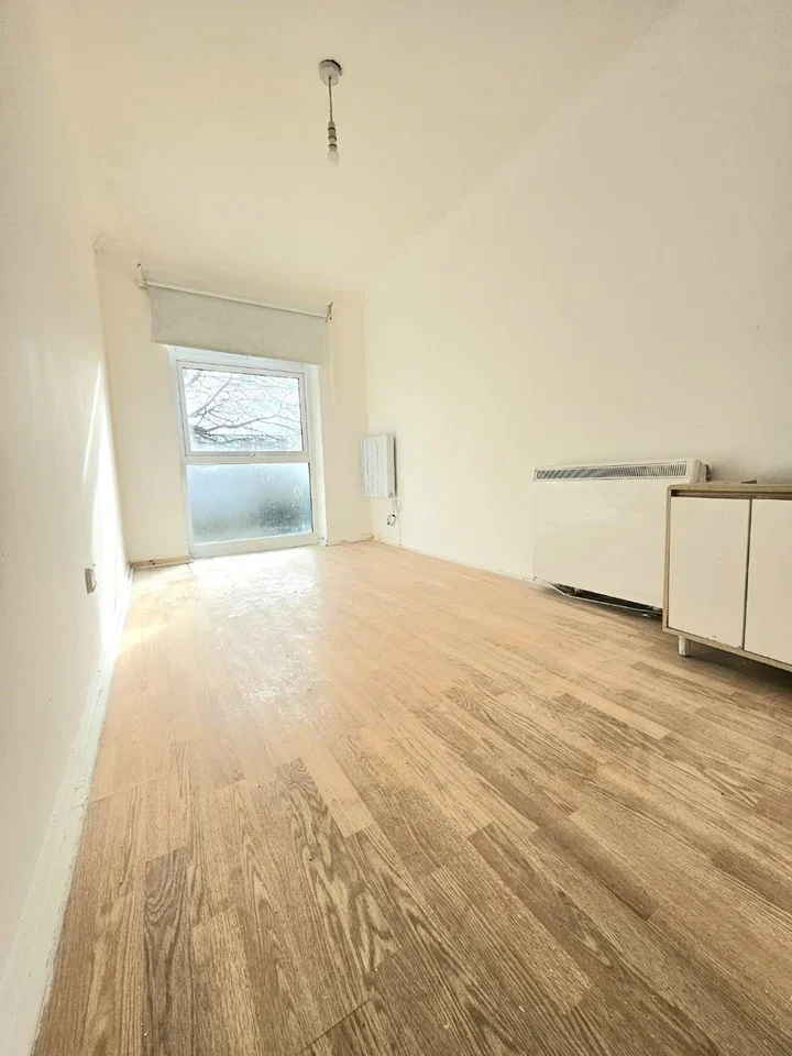 Flat Elderberry Close in Luton