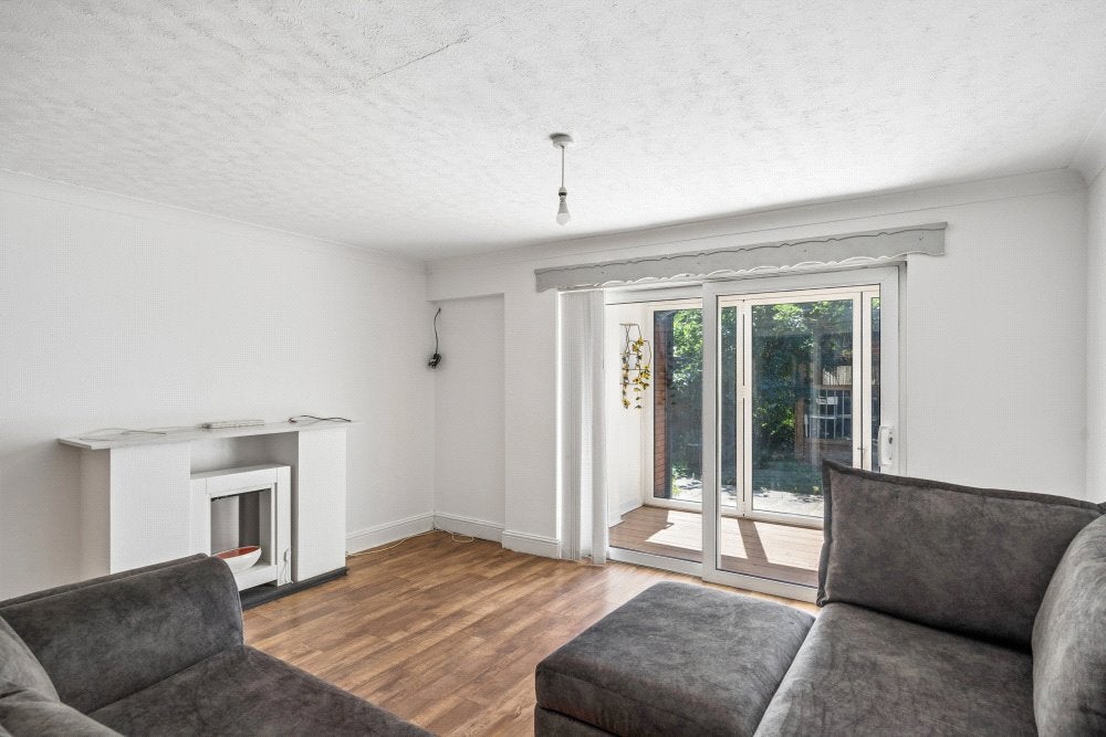 House Hetherington Way in Greater London
