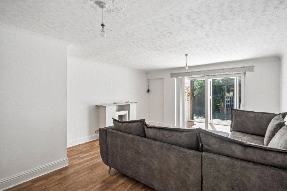 House Hetherington Way in Greater London