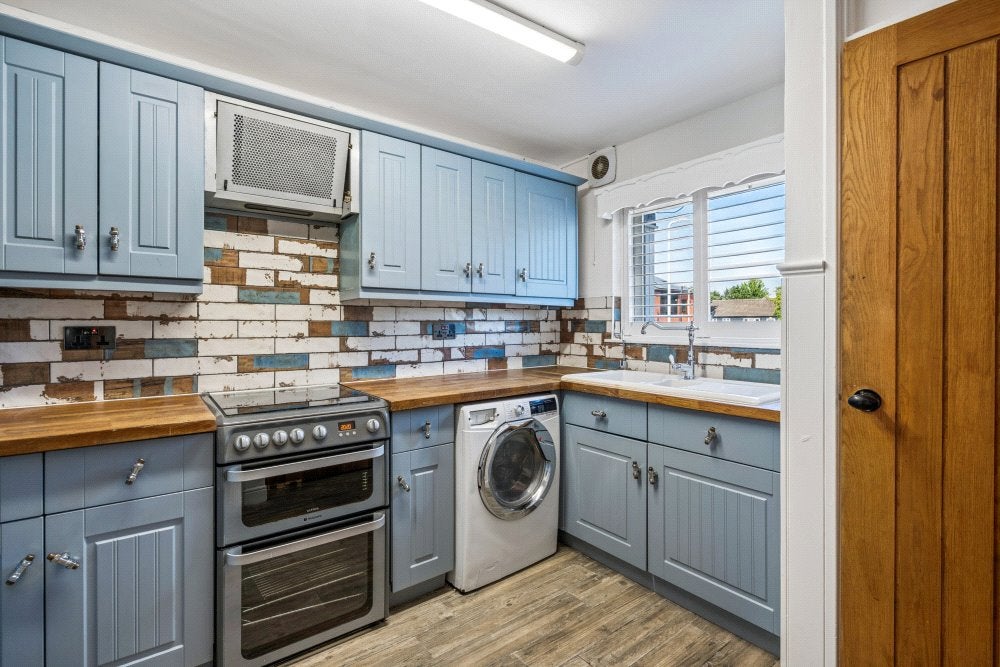 House Hetherington Way in Greater London