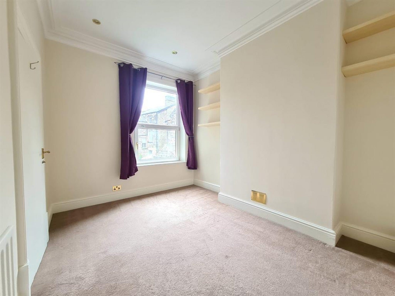 Flat Hyde Park Road in Harrogate