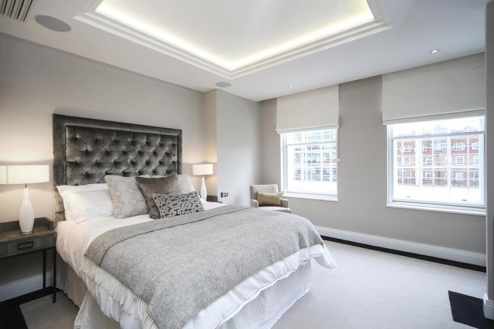 Flat Chesterfield Street in City of Westminster