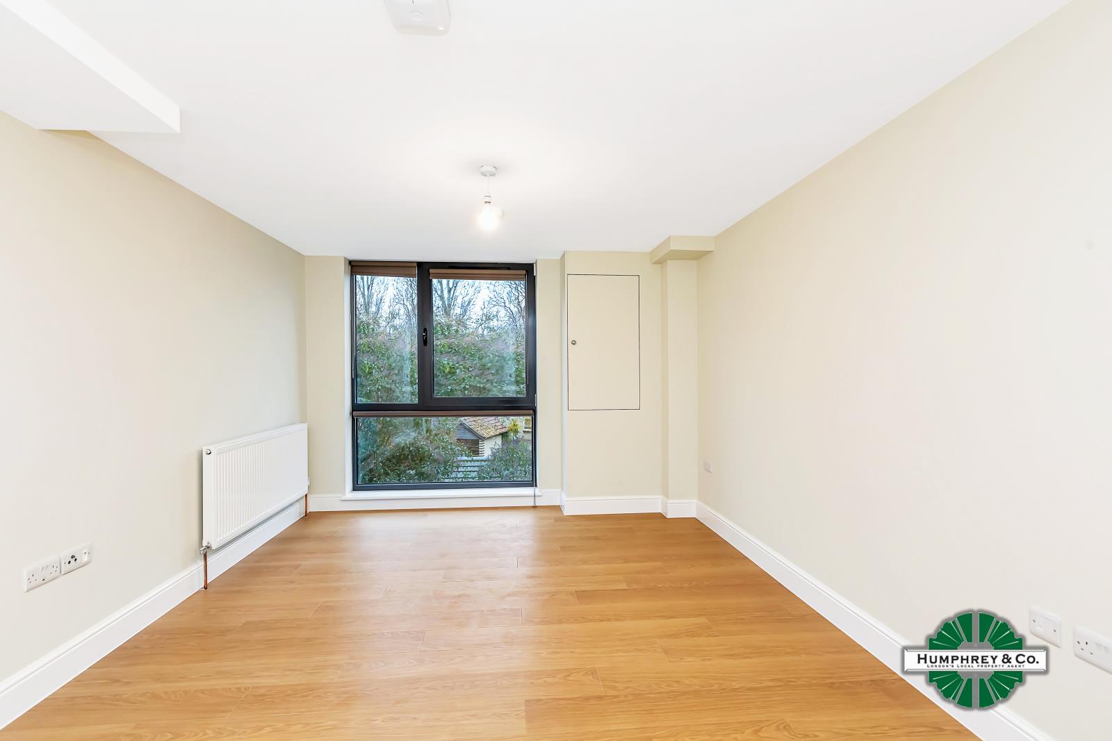 Flat Cameron Road in Greater London