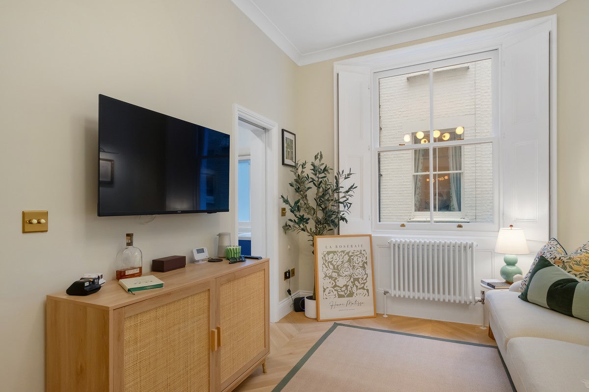Flat De Vere Gardens in Greater London