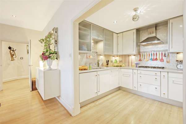 Flat Upper Street in Greater London