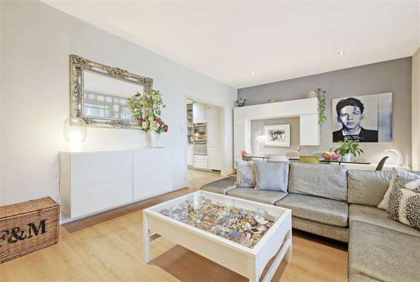 Flat Upper Street in Greater London