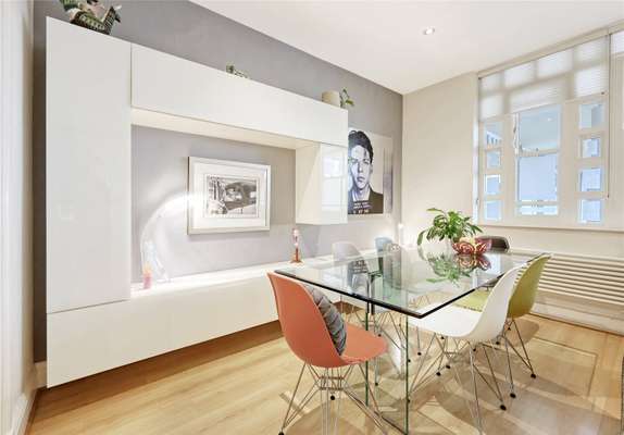 Flat Upper Street in Greater London