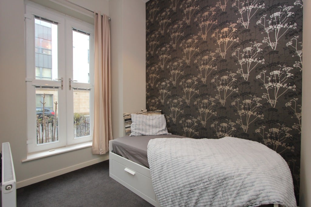 Flat Sandpiper Road in City of Edinburgh