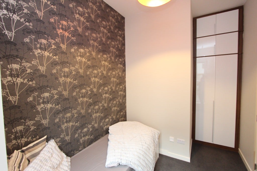Flat Sandpiper Road in City of Edinburgh