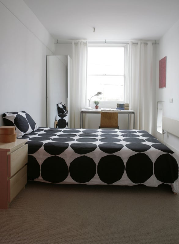 Room Crossley Street in Greater London