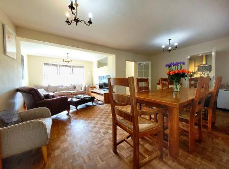 House Bentinck Close in Gerrards Cross