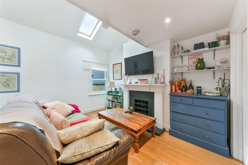 Flat Florian Road in Greater London