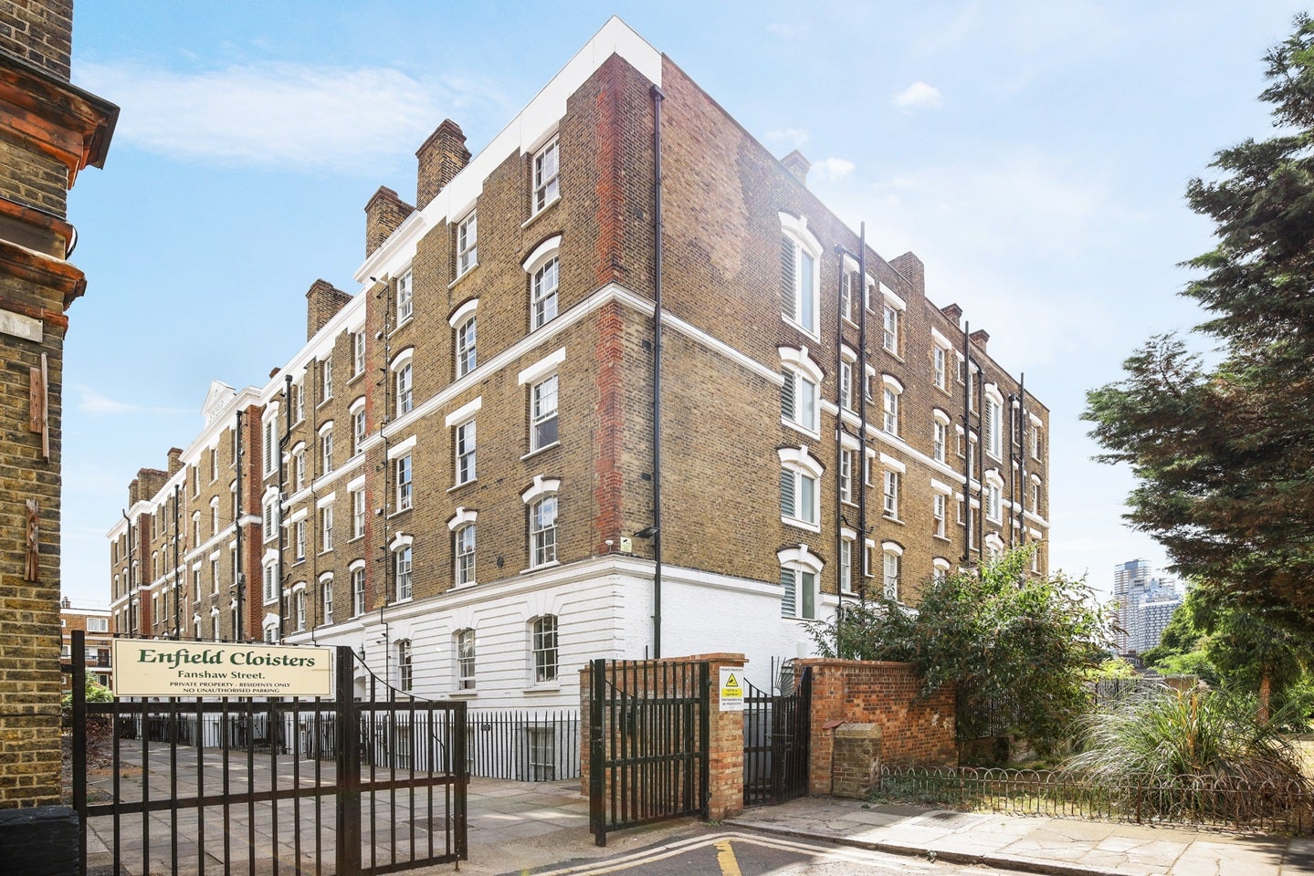 Flat Fanshaw Street in Greater London