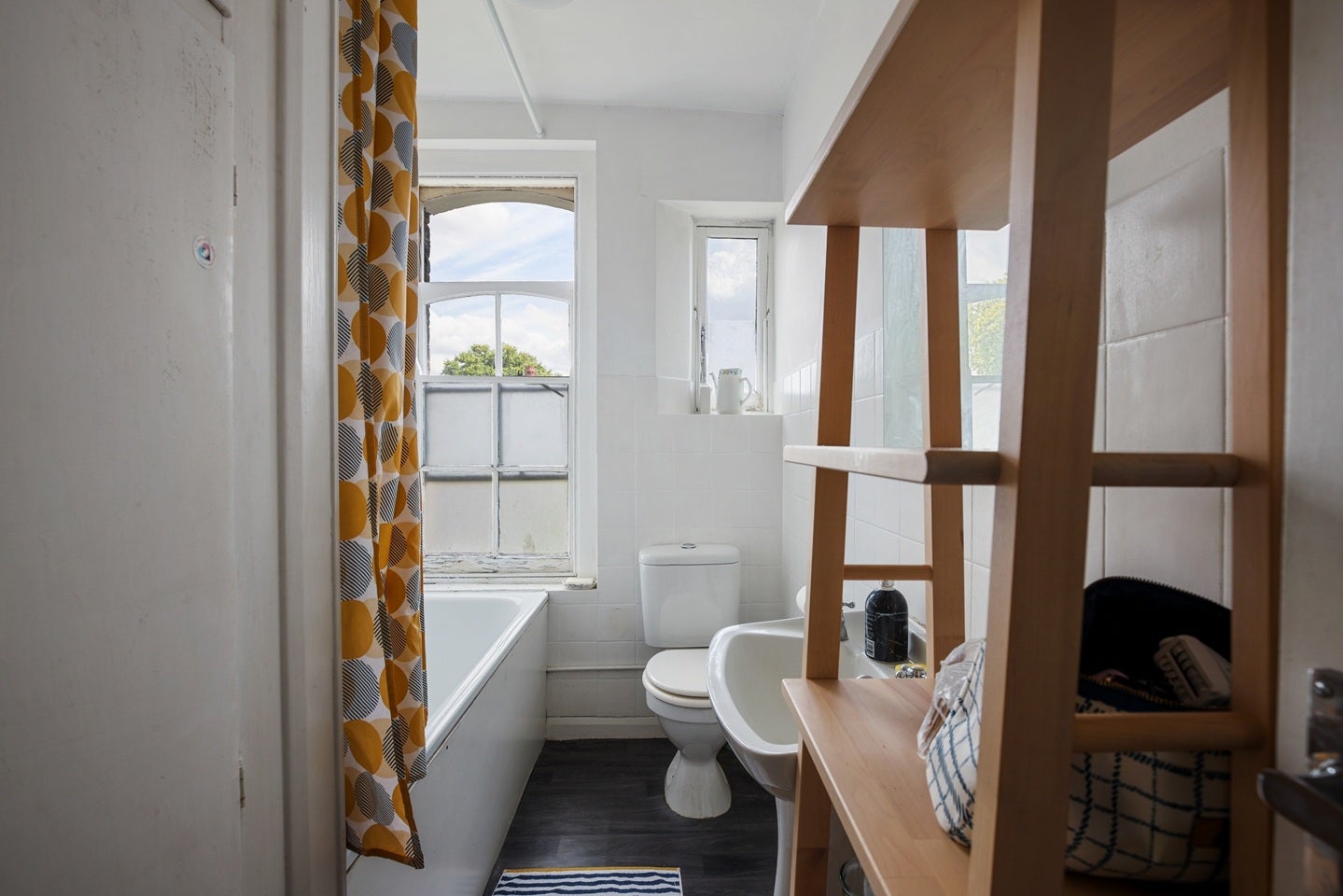 Flat Fanshaw Street in Greater London