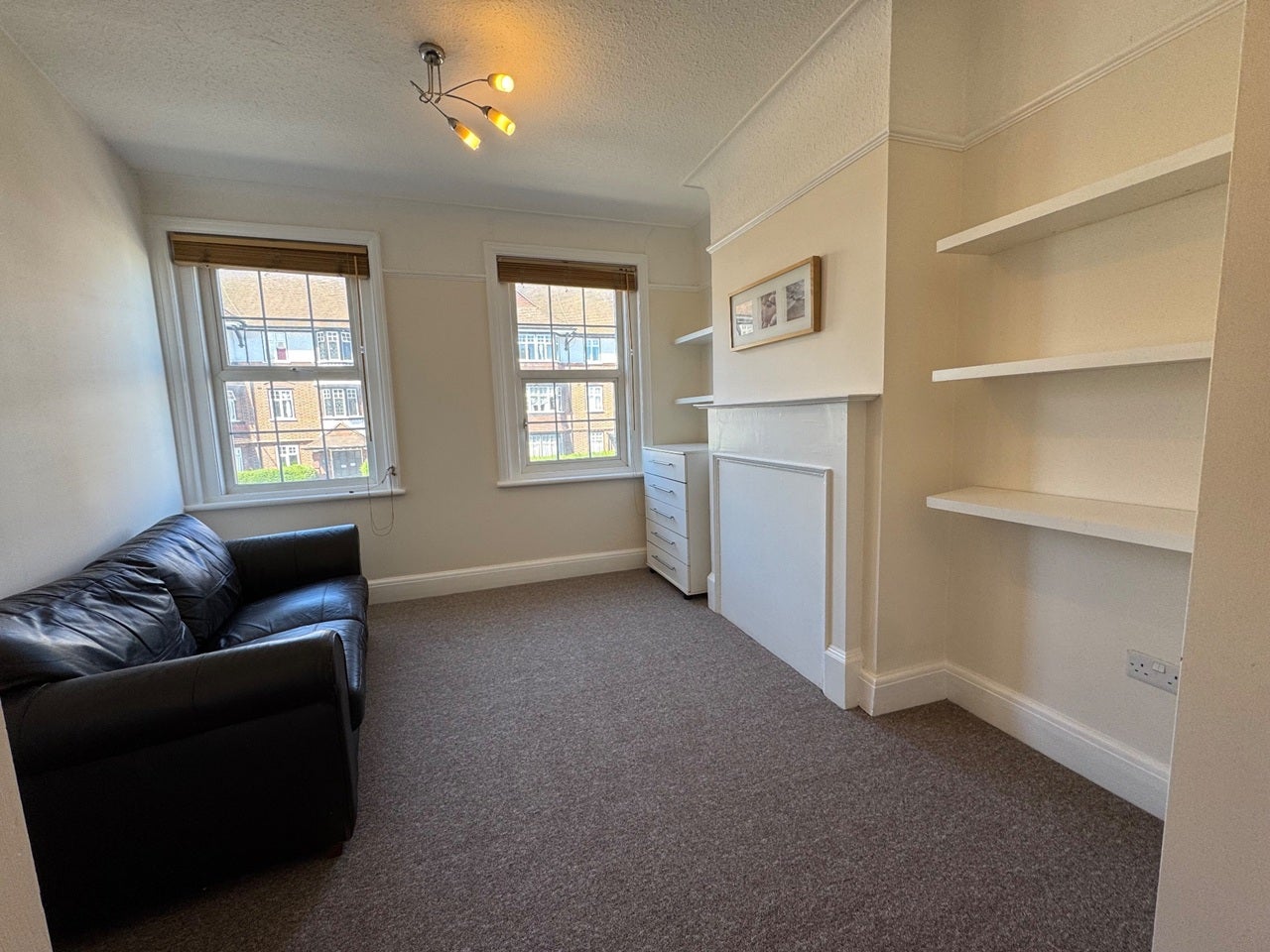 Flat Kenton Road in Greater London