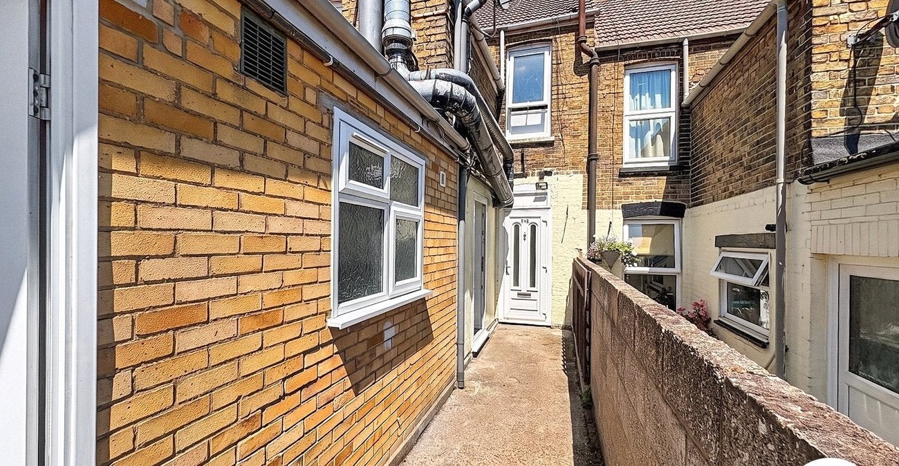 Flat Bryant Road in Strood