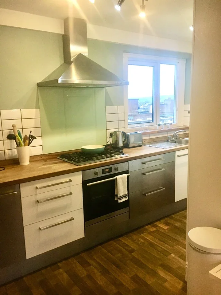 Room Christchurch Road in Greater London