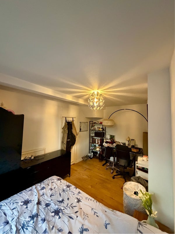 Room Swan Road in Greater London