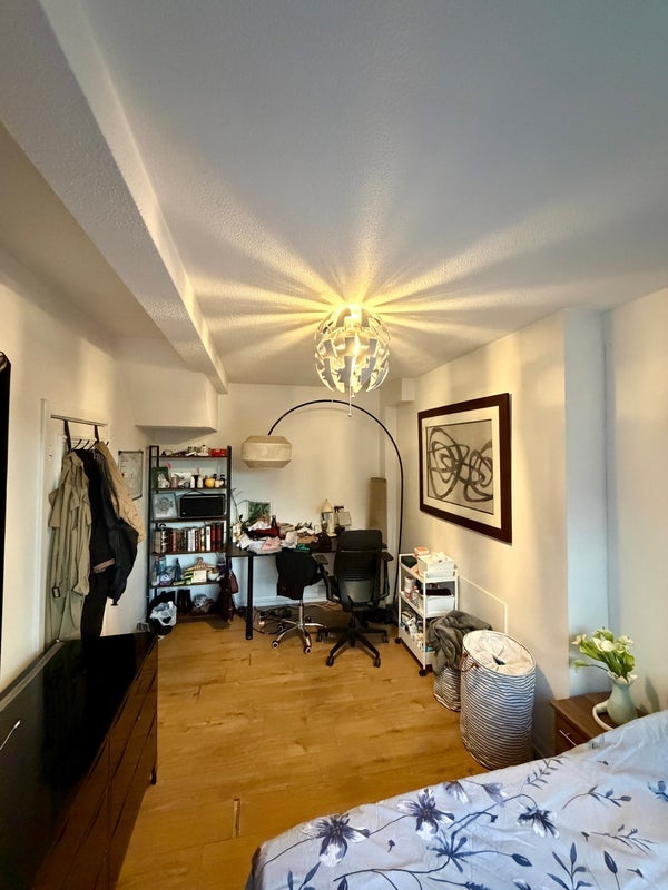 Room Swan Road in Greater London
