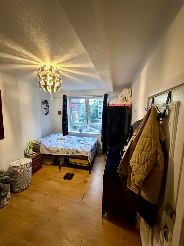 Room Swan Road in Greater London