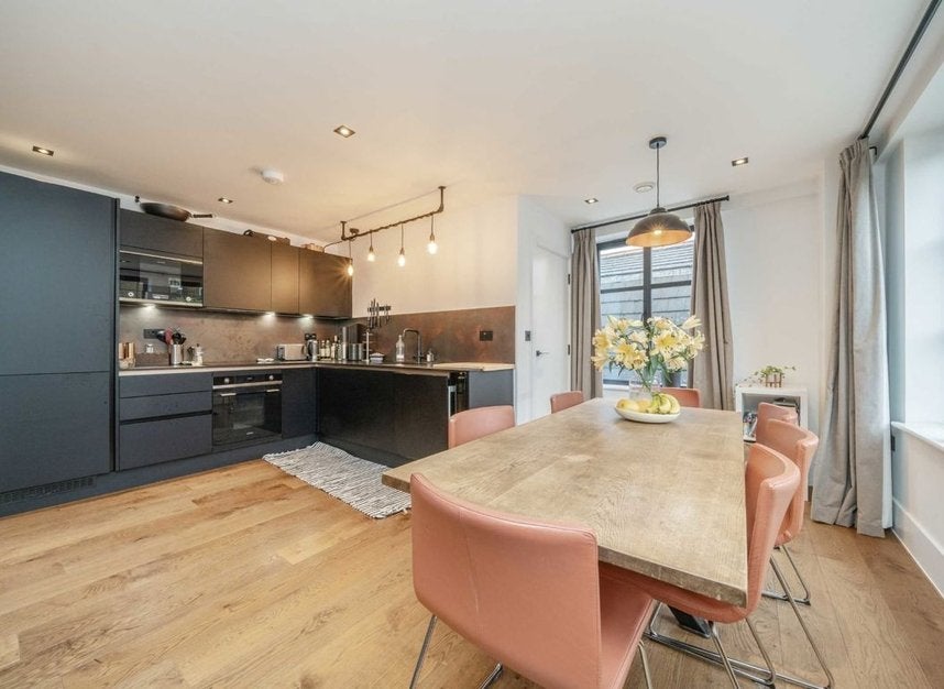 Flat Old Town in Greater London