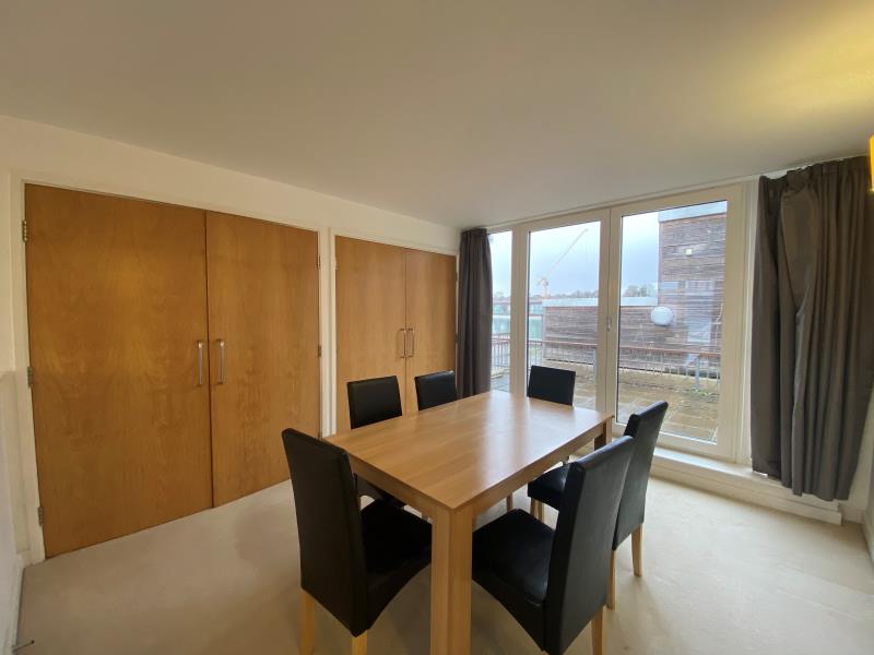 Flat Empire Way in Greater London