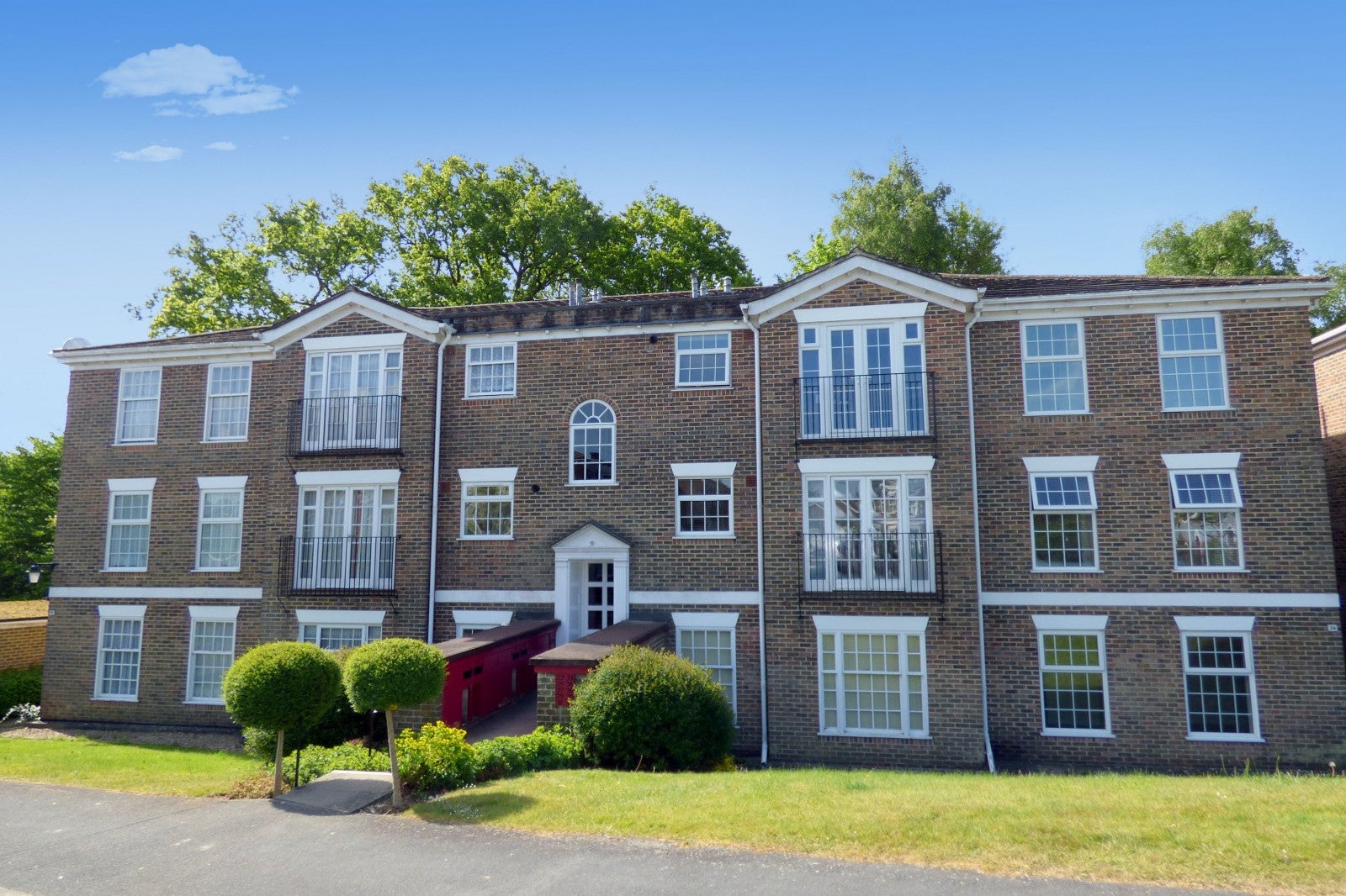 Flat Heathfield Green in Chichester