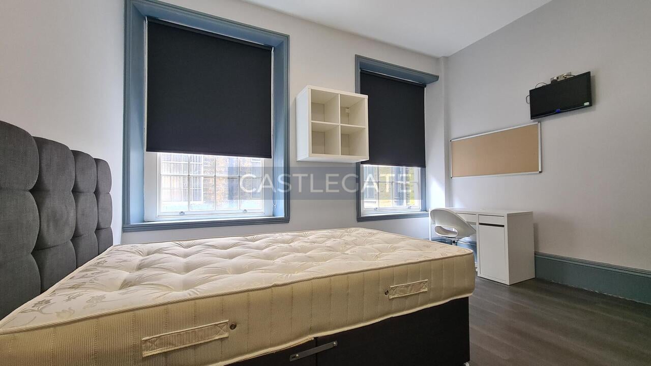 Room St George's Square in Huddersfield