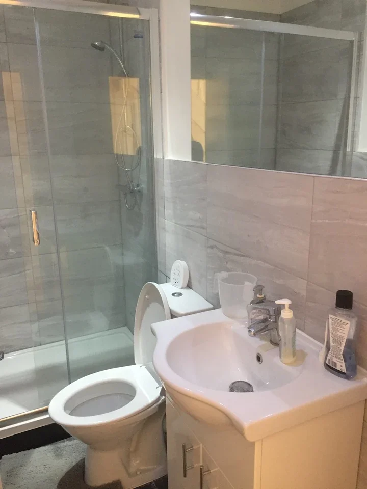 Room Spring Grove Road in Greater London