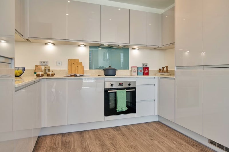 Room Norah Smyth Road in Greater London