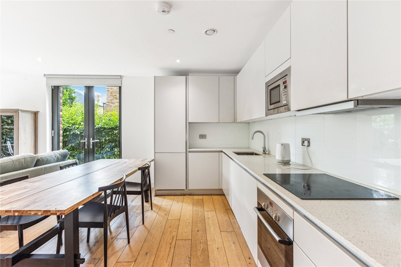 Flat Parkham Street in Greater London