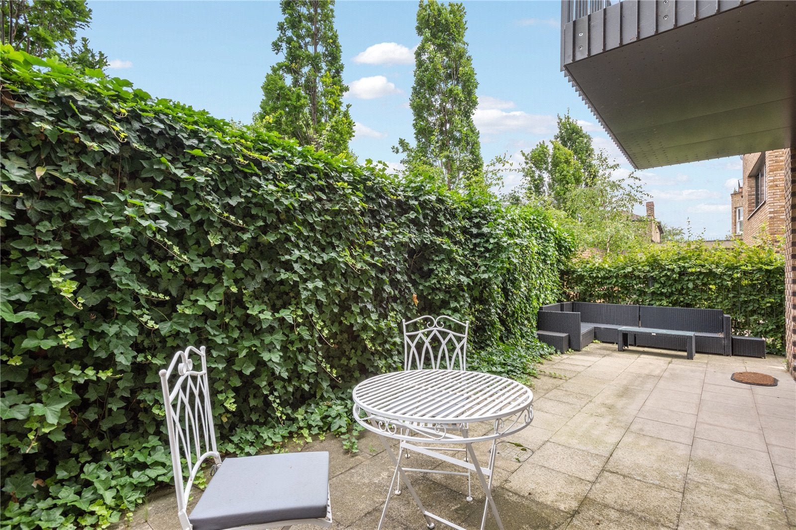 Flat Parkham Street in Greater London