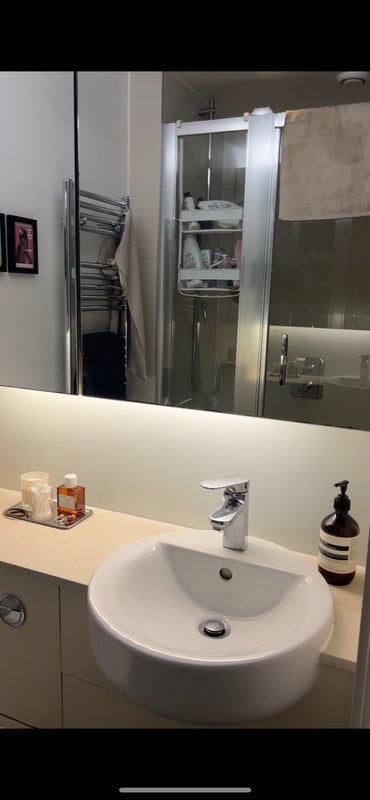 Room Scarlet Close in Greater London