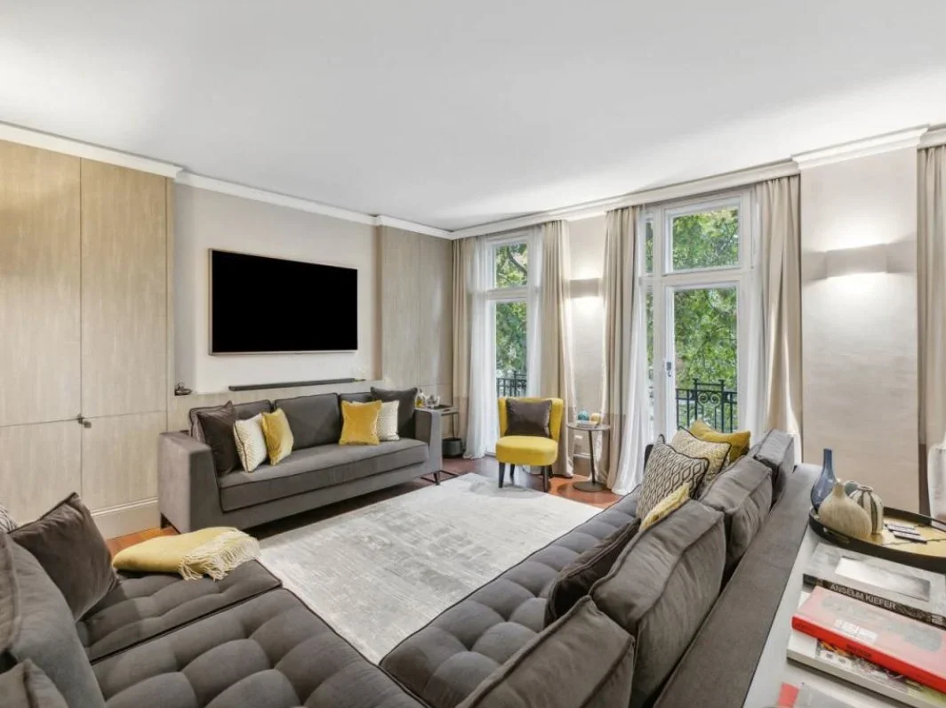Flat Thurloe Place in Greater London