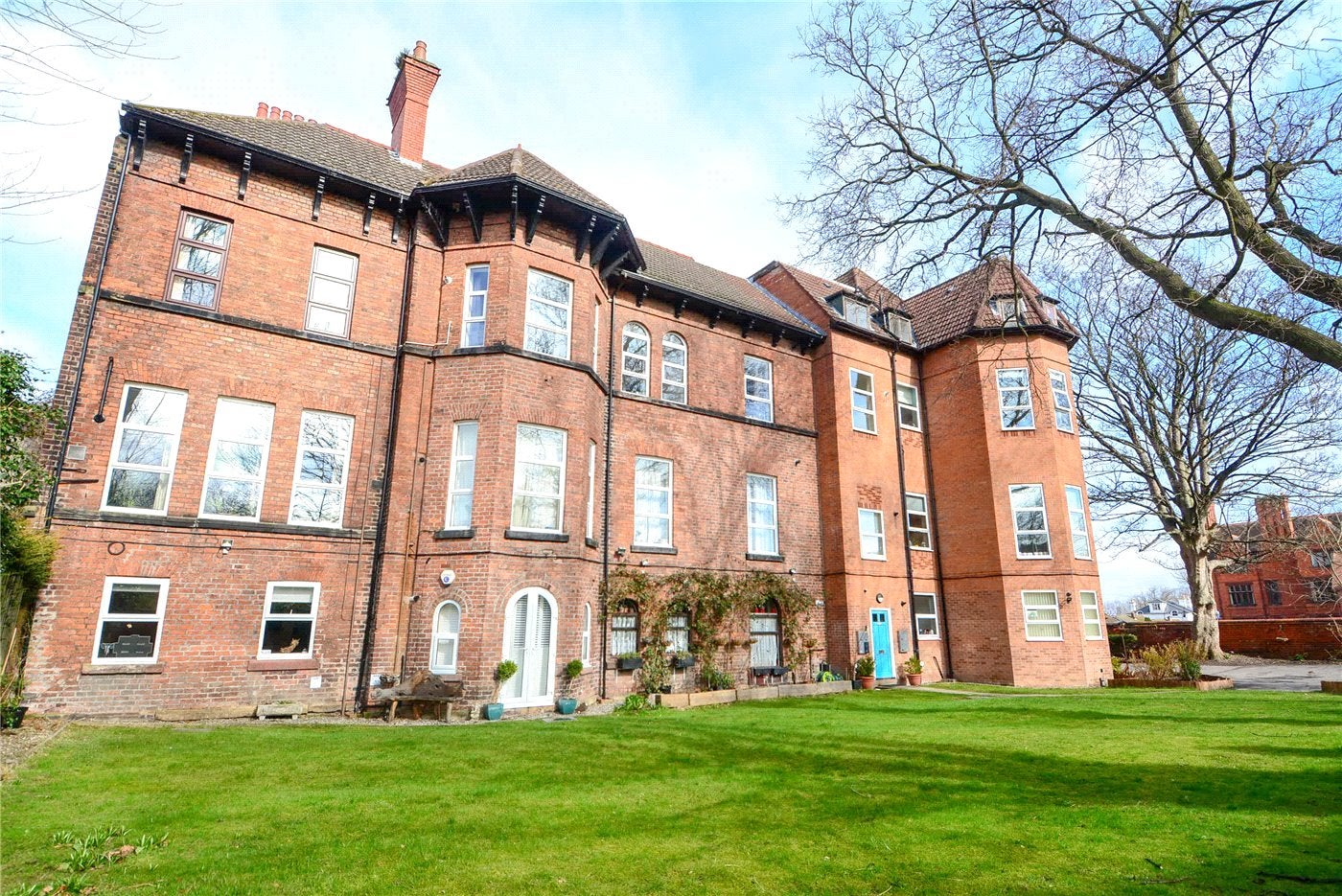 Flat Devonshire Place in Prenton