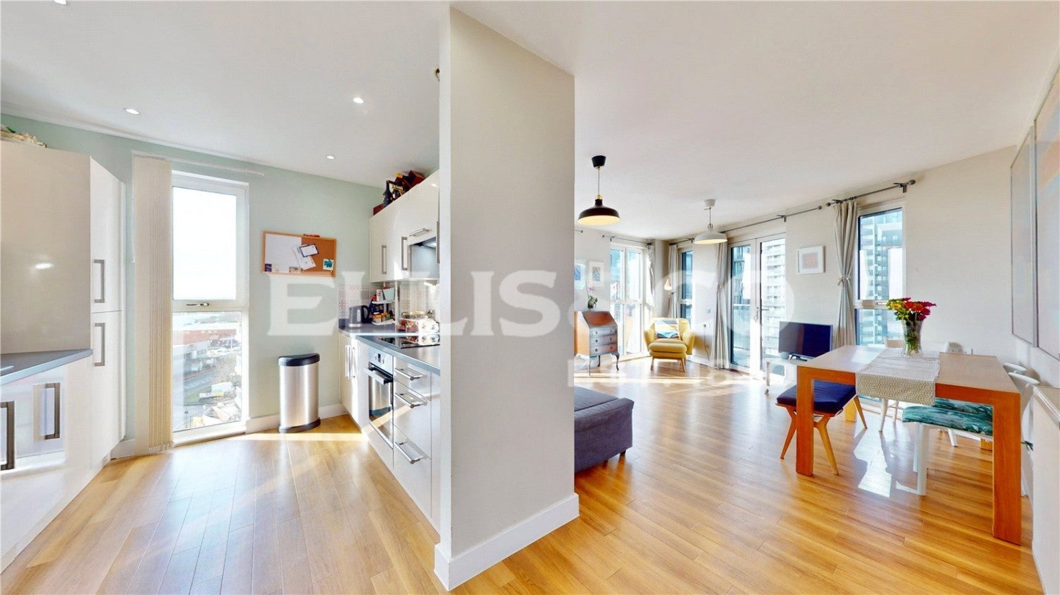 Flat Hatton Road in Greater London